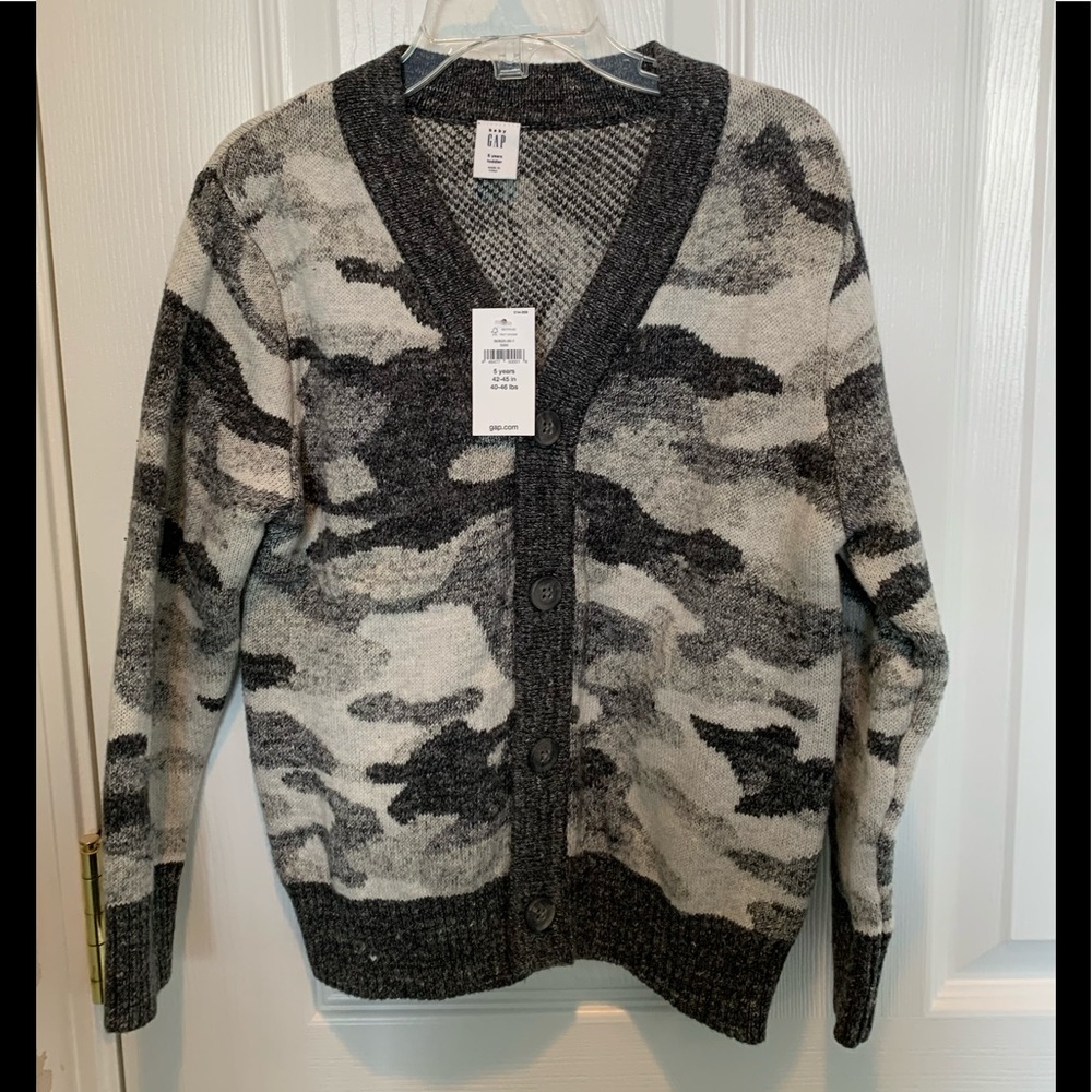 Gap camo button up sweater